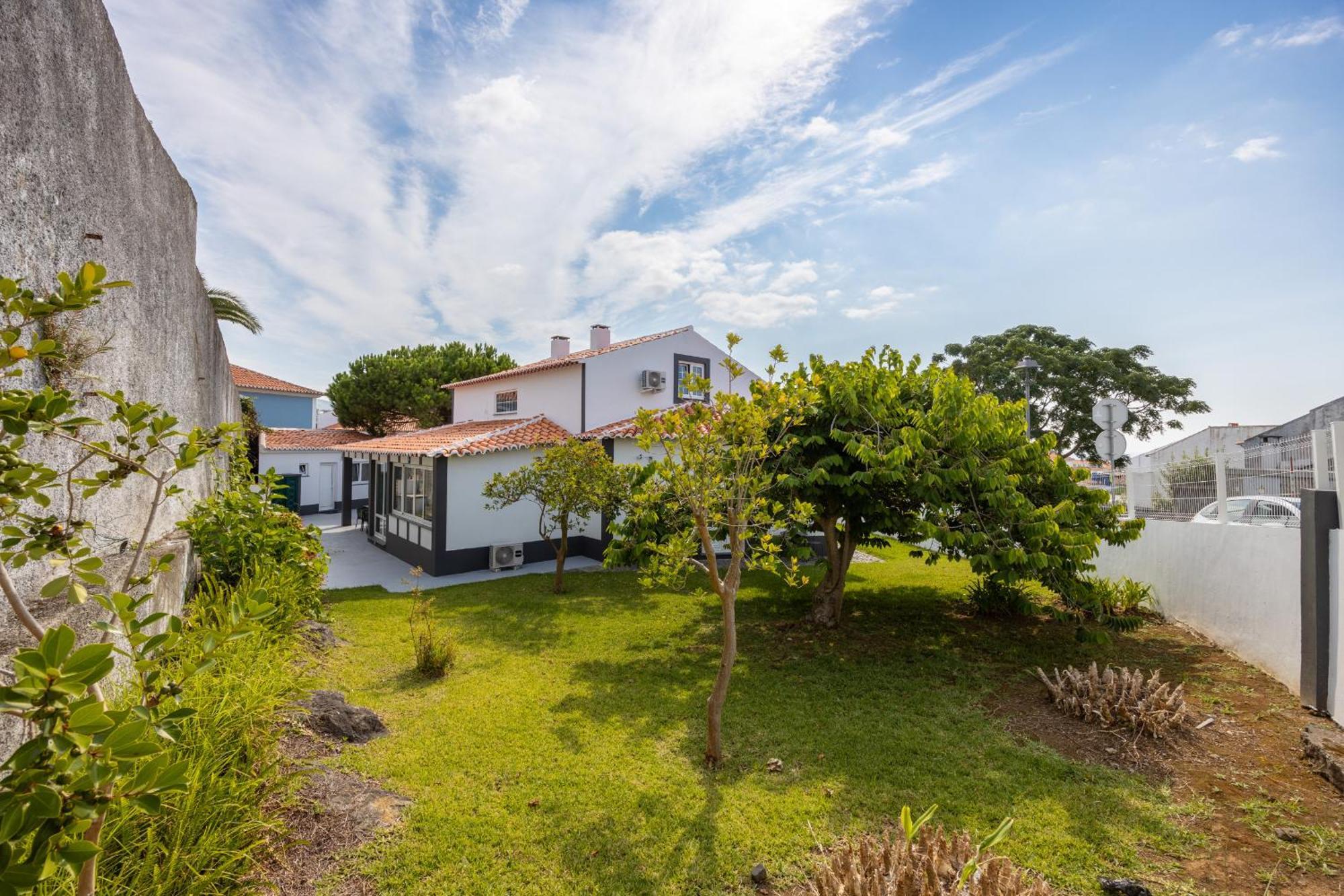 Angra Charming Suites By Seewest Angra do Heroísmo Exterior foto
